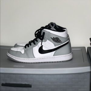 Air Jordan retro 1 “Mid Smoke Grey” SOLD
